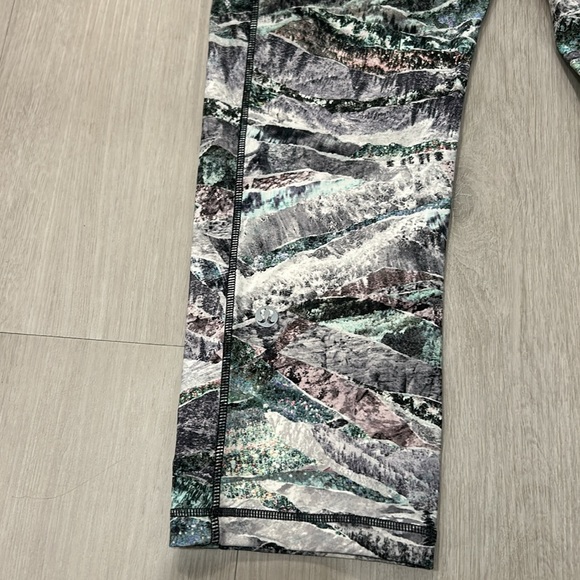 Lululemon Speed Up Crop *21" - Picture 6 of 7
